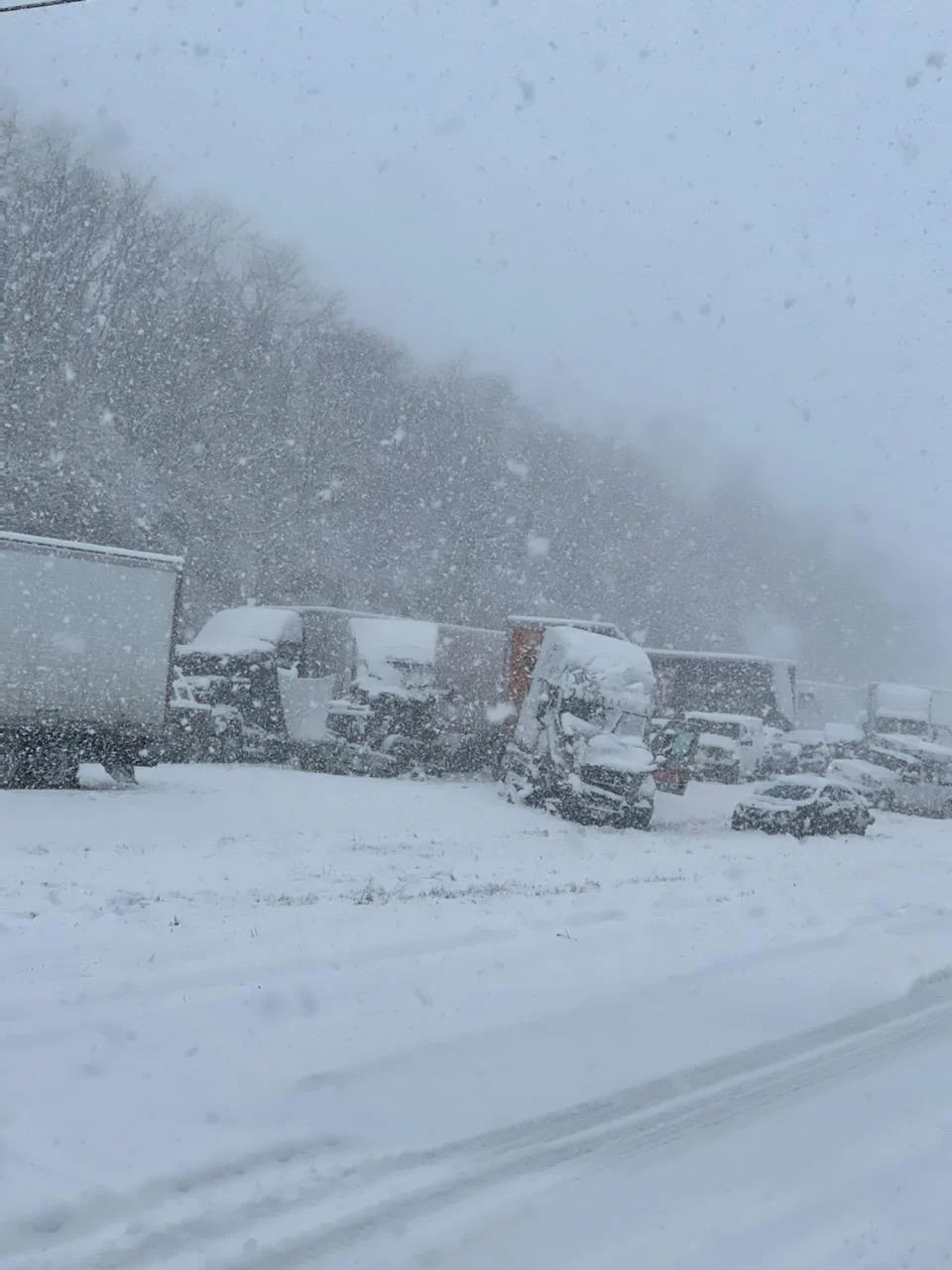 How Did I-64 Kentucky Accident Happen Today? Accident On I-64 Kentucky Today Updates: 75 cars involved in Pile-up in Snowy Weather