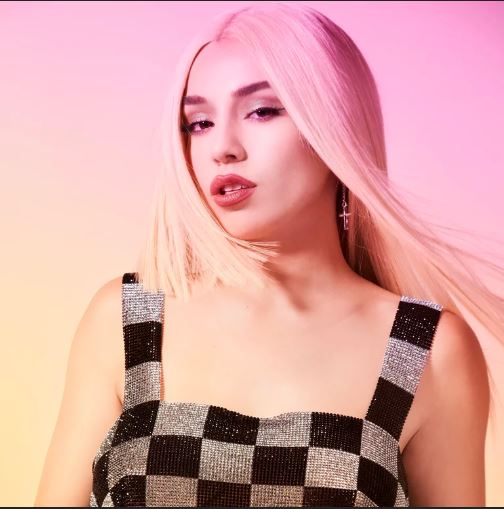 Is Ava Max Margaret Thatcher’s great-aunt and niece?