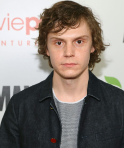 Sino ang Nakipag-date kay Evan Peters?  Timeline ng Relasyon niya!