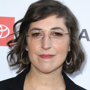 Panganib!  Weight Loss Progress Of Mayim Bialik With Her Before And After Pictures