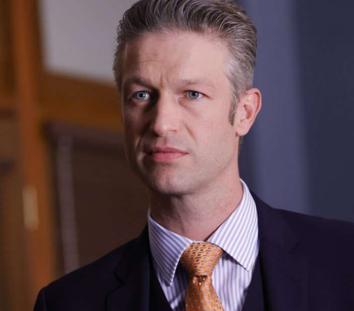 Is Dominick Carisi Jr., played by Peter Scanavino, leaving SVU?