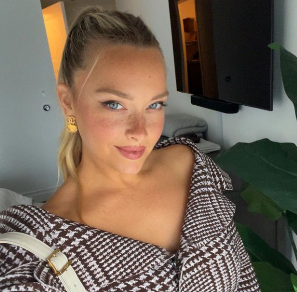 Camille Kostek Bio, Alter, Karriere, Vermögen, Privatleben und Beziehung und mehr