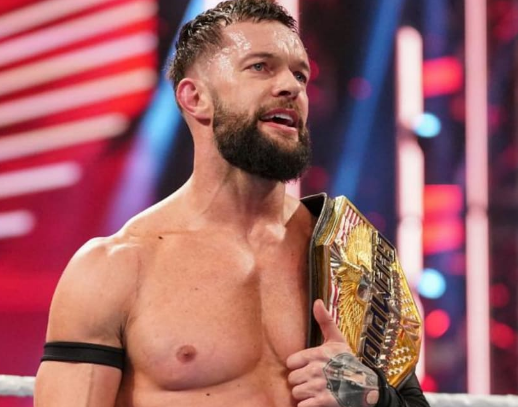 Finn Balor (WWE-ster) Biografie, leeftijd, ouders, nettowaarde en meer