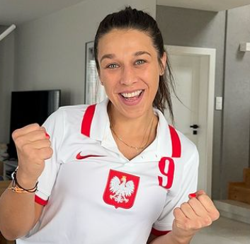 Joanna Jedrzejczyk Shares Stunning Swimsuit Photo and Breathtaking Hawaiian Landscapes from Dream Vacation