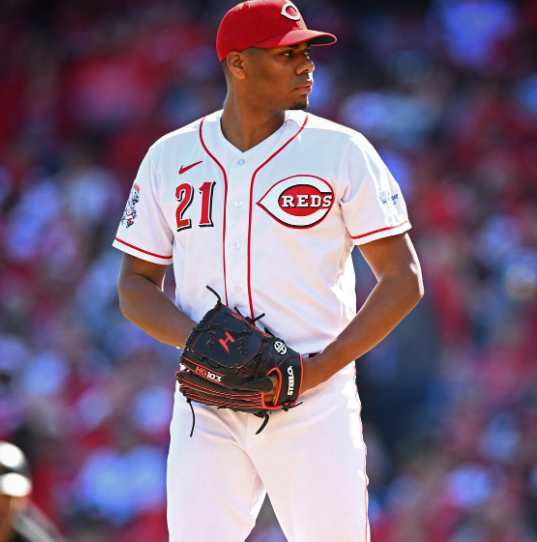 Ex-Reds Shortstop Urges Team to Pursue Cy Young Winner Amid Hunter Greene’s Injury Setback